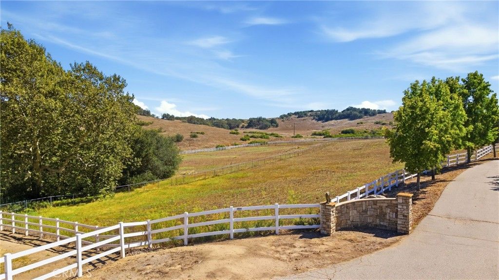 8 Oak Trail Court, Murrieta, CA 92562 — photo 3