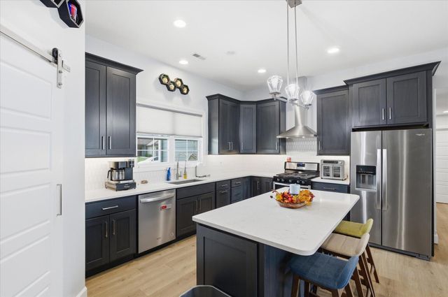 5005 LONGBOW DR, Columbia, MO 65201