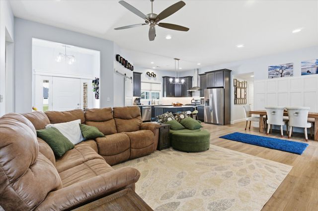 5005 LONGBOW DR, Columbia, MO 65201