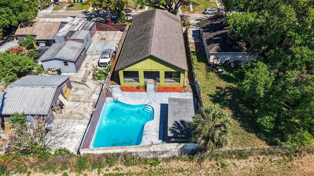 Image 19 of property listing at 7110 N TALIAFERRO AVENUE, Tampa, FL 33604