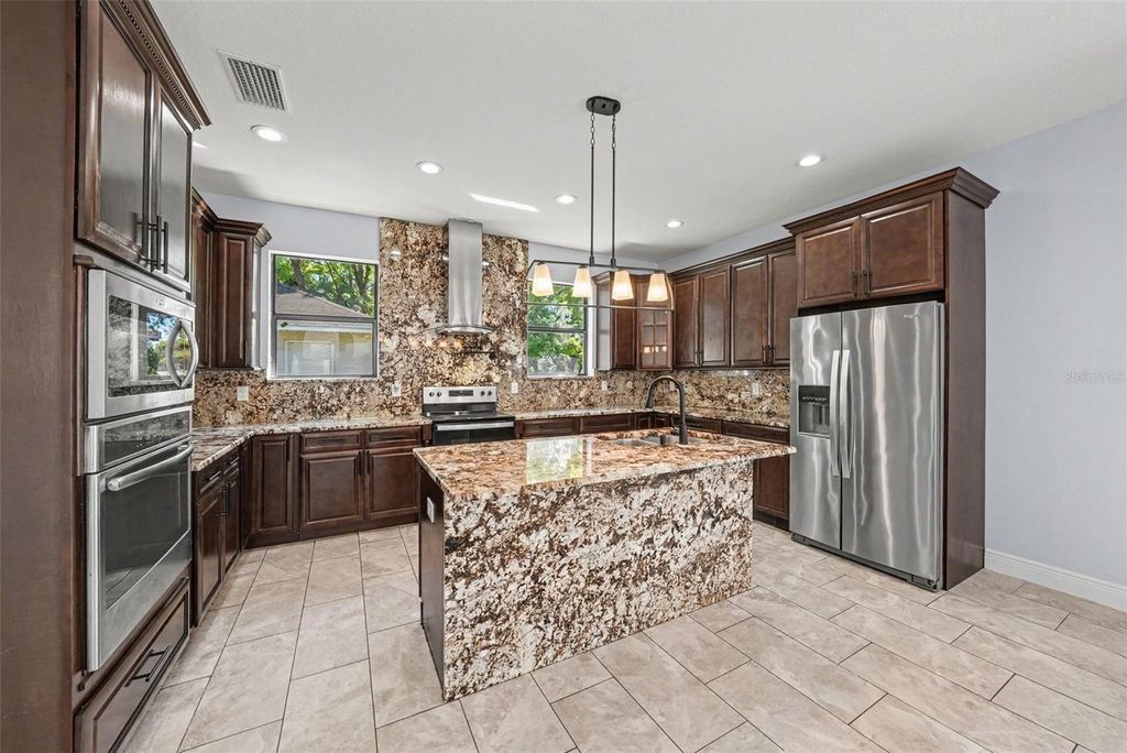 Image 7 of property listing at 7110 N TALIAFERRO AVENUE, Tampa, FL 33604