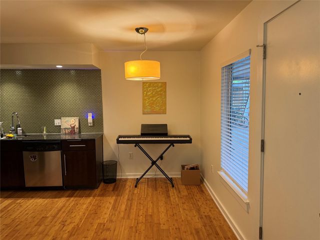 2200 Dickson DR 127, Austin, TX 78704