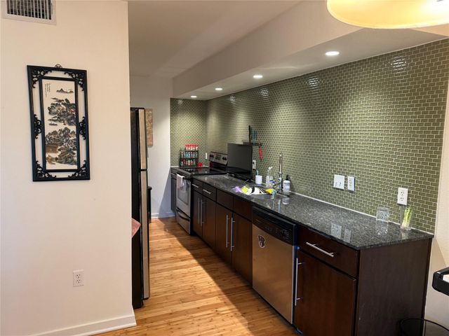 2200 Dickson DR 127, Austin, TX 78704