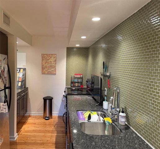 2200 Dickson DR 127, Austin, TX 78704