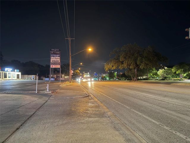 2200 Dickson DR 127, Austin, TX 78704