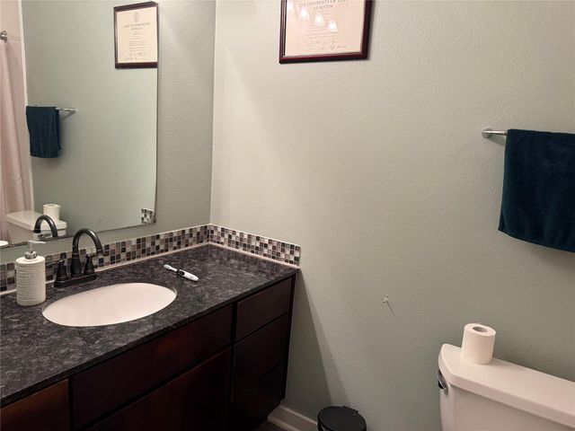 2200 Dickson DR 127, Austin, TX 78704