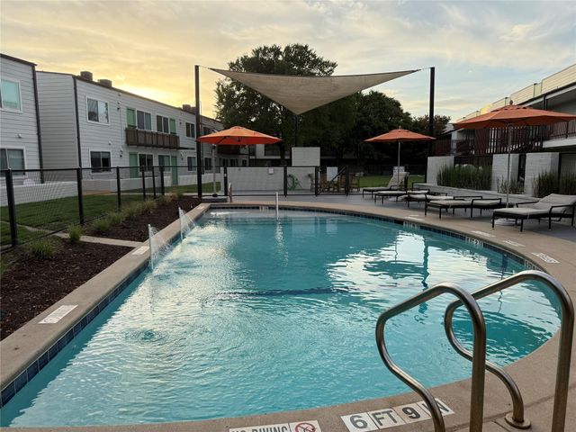 2200 Dickson DR 127, Austin, TX 78704