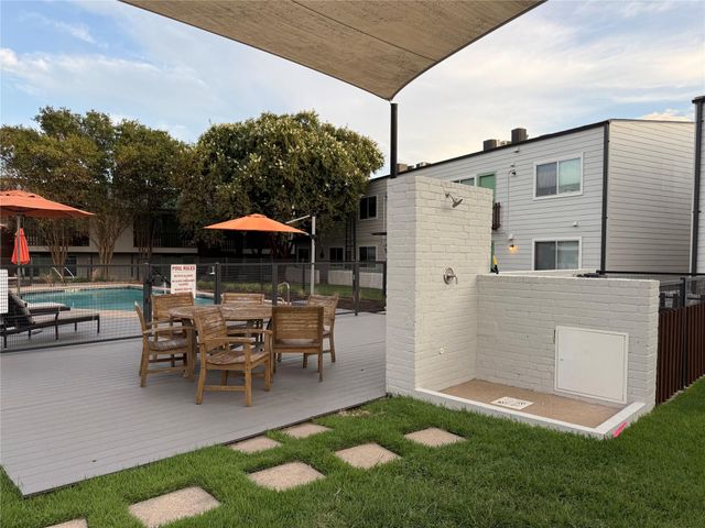 2200 Dickson DR 127, Austin, TX 78704