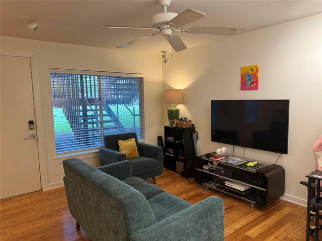 2200 Dickson DR 127, Austin, TX 78704