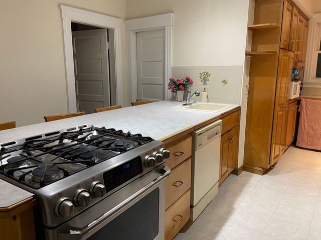 16 Knox St, Worcester, MA 01603