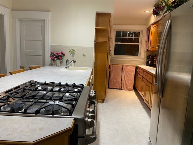 16 Knox St, Worcester, MA 01603