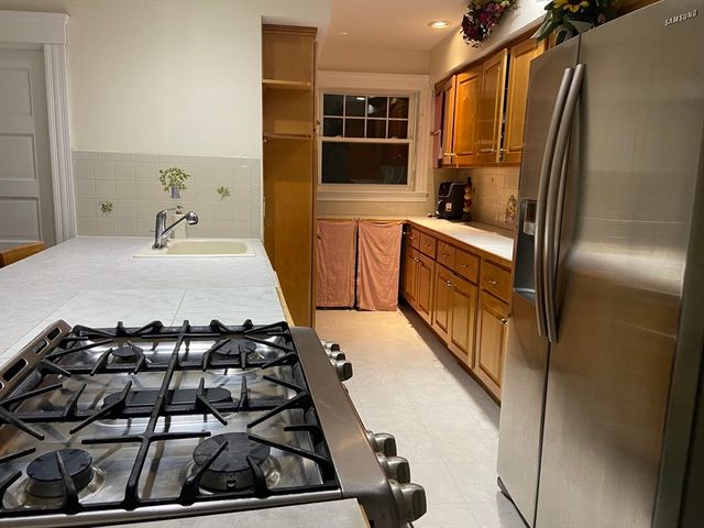 16 Knox St, Worcester, MA 01603