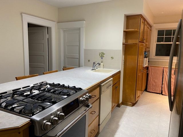16 Knox St, Worcester, MA 01603