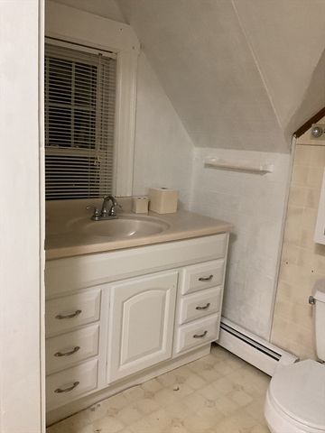16 Knox St, Worcester, MA 01603