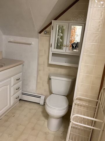 16 Knox St, Worcester, MA 01603