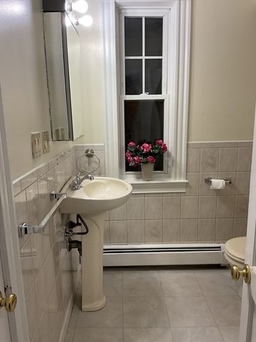 16 Knox St, Worcester, MA 01603