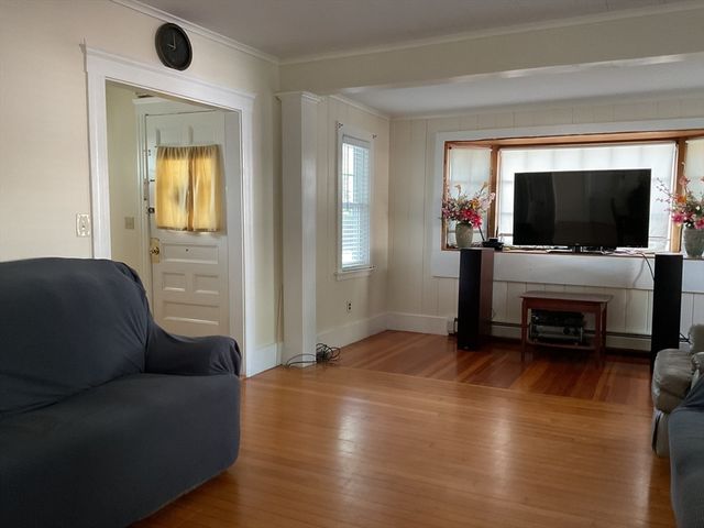 16 Knox St, Worcester, MA 01603
