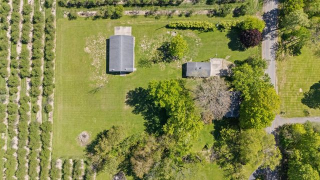 8498 Lake Road, Berrien Center, MI 49102