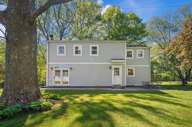 8498 Lake Road, Berrien Center, MI 49102