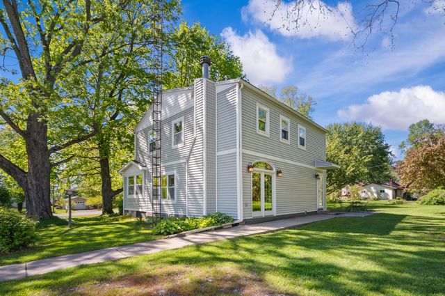 8498 Lake Road, Berrien Center, MI 49102