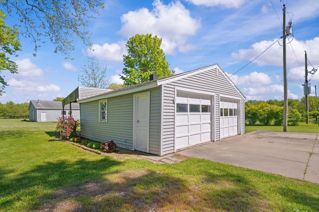 8498 Lake Road, Berrien Center, MI 49102