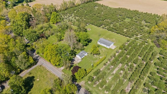 8498 Lake Road, Berrien Center, MI 49102