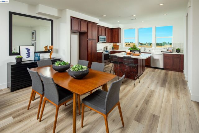 909 More Lane 1303, Morgan Hill, CA 95037
