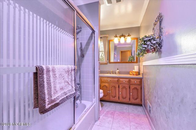 15 Erin Lane, Middlesex, NJ 08846