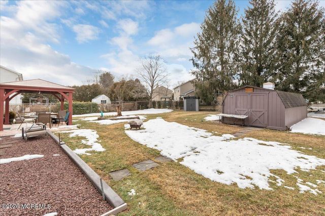 15 Erin Lane, Middlesex, NJ 08846