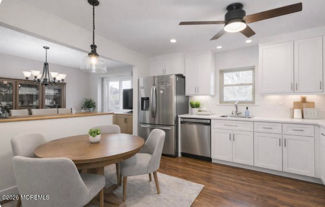 15 Erin Lane, Middlesex, NJ 08846