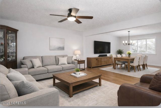 15 Erin Lane, Middlesex, NJ 08846