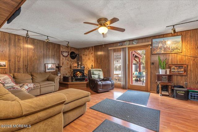 15 Erin Lane, Middlesex, NJ 08846