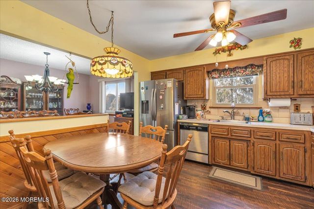 15 Erin Lane, Middlesex, NJ 08846