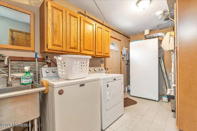 15 Erin Lane, Middlesex, NJ 08846