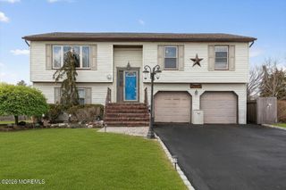 15 Erin Lane, Middlesex, NJ 08846