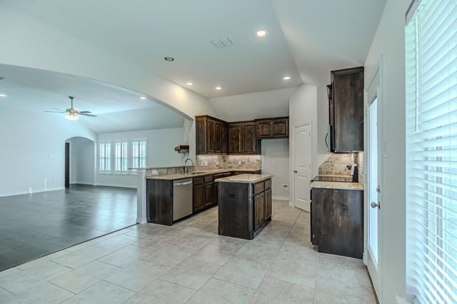 101 Elk Cove, Stephenville, TX 76401