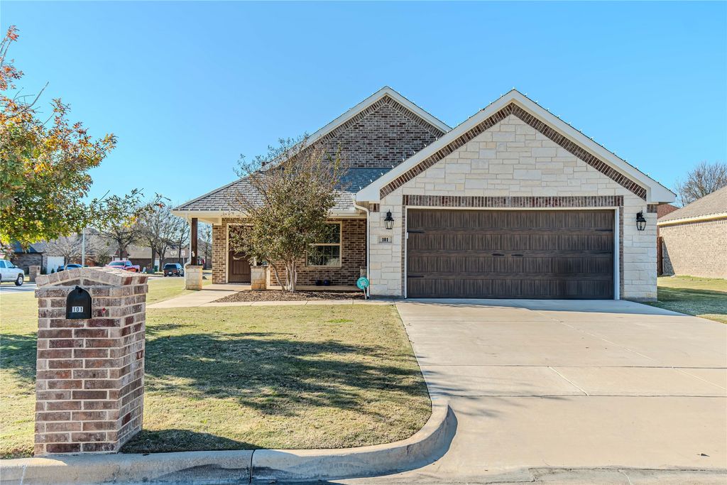 101 Elk Cove, Stephenville, TX 76401