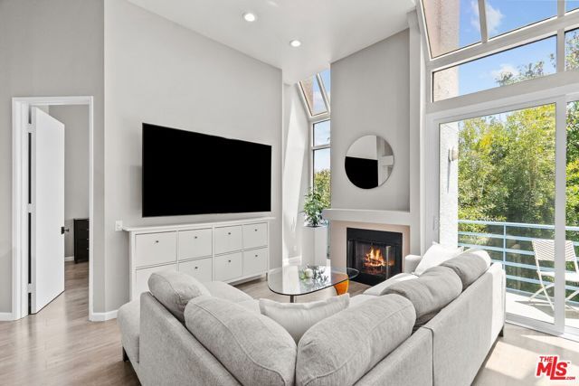 5151 Balboa Boulevard 303, Encino (los Angeles), CA 91316