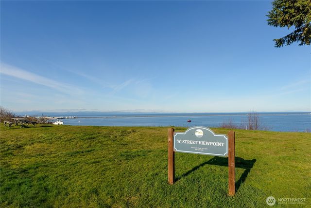 734 W 4th St, Port Angeles, WA 98363