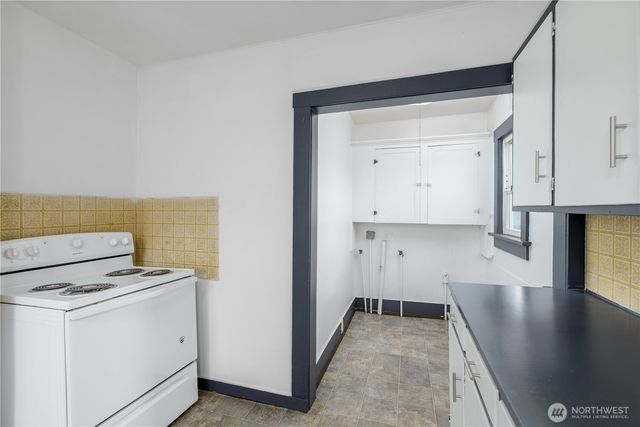 734 W 4th St, Port Angeles, WA 98363