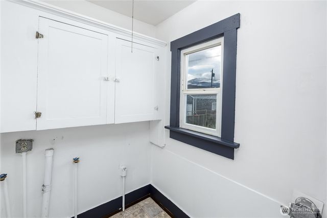 734 W 4th St, Port Angeles, WA 98363