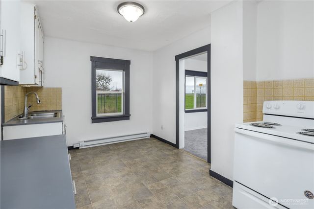 734 W 4th St, Port Angeles, WA 98363