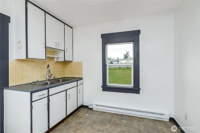 734 W 4th St, Port Angeles, WA 98363