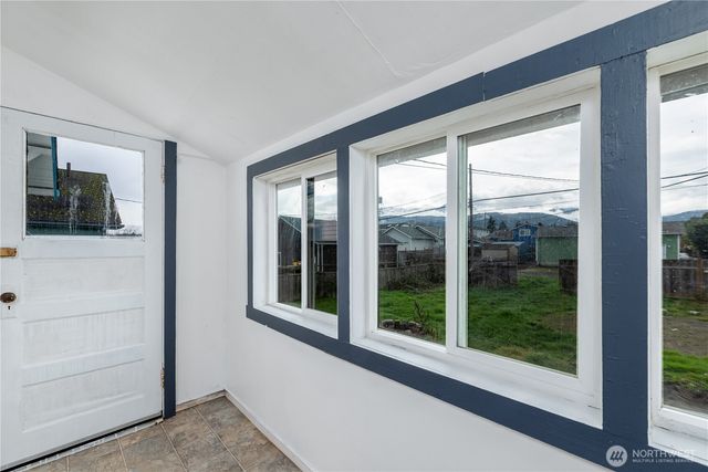 734 W 4th St, Port Angeles, WA 98363