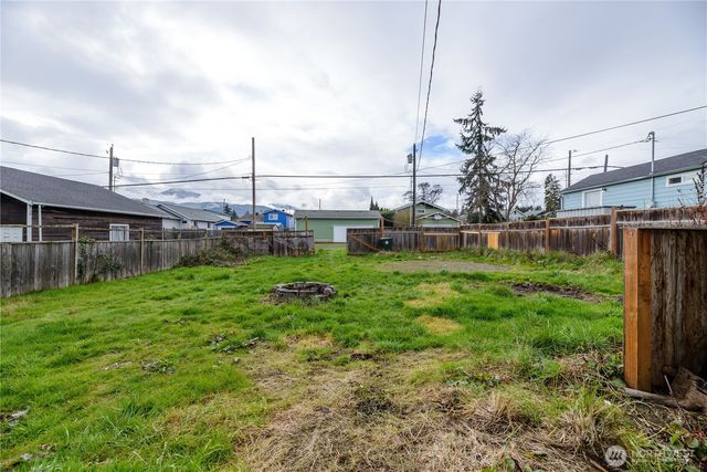 734 W 4th St, Port Angeles, WA 98363