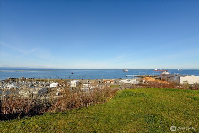 734 W 4th St, Port Angeles, WA 98363