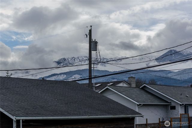 734 W 4th St, Port Angeles, WA 98363