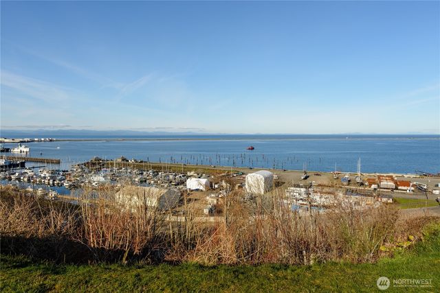 734 W 4th St, Port Angeles, WA 98363