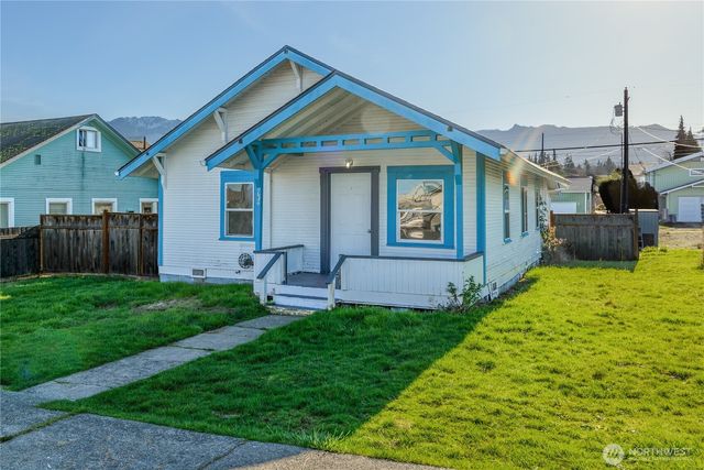 734 W 4th St, Port Angeles, WA 98363