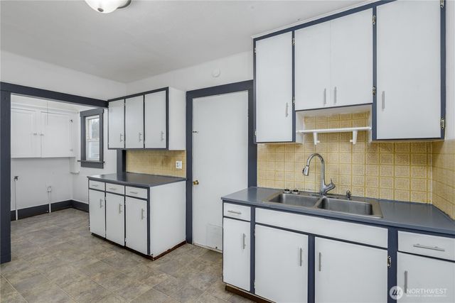 734 W 4th St, Port Angeles, WA 98363